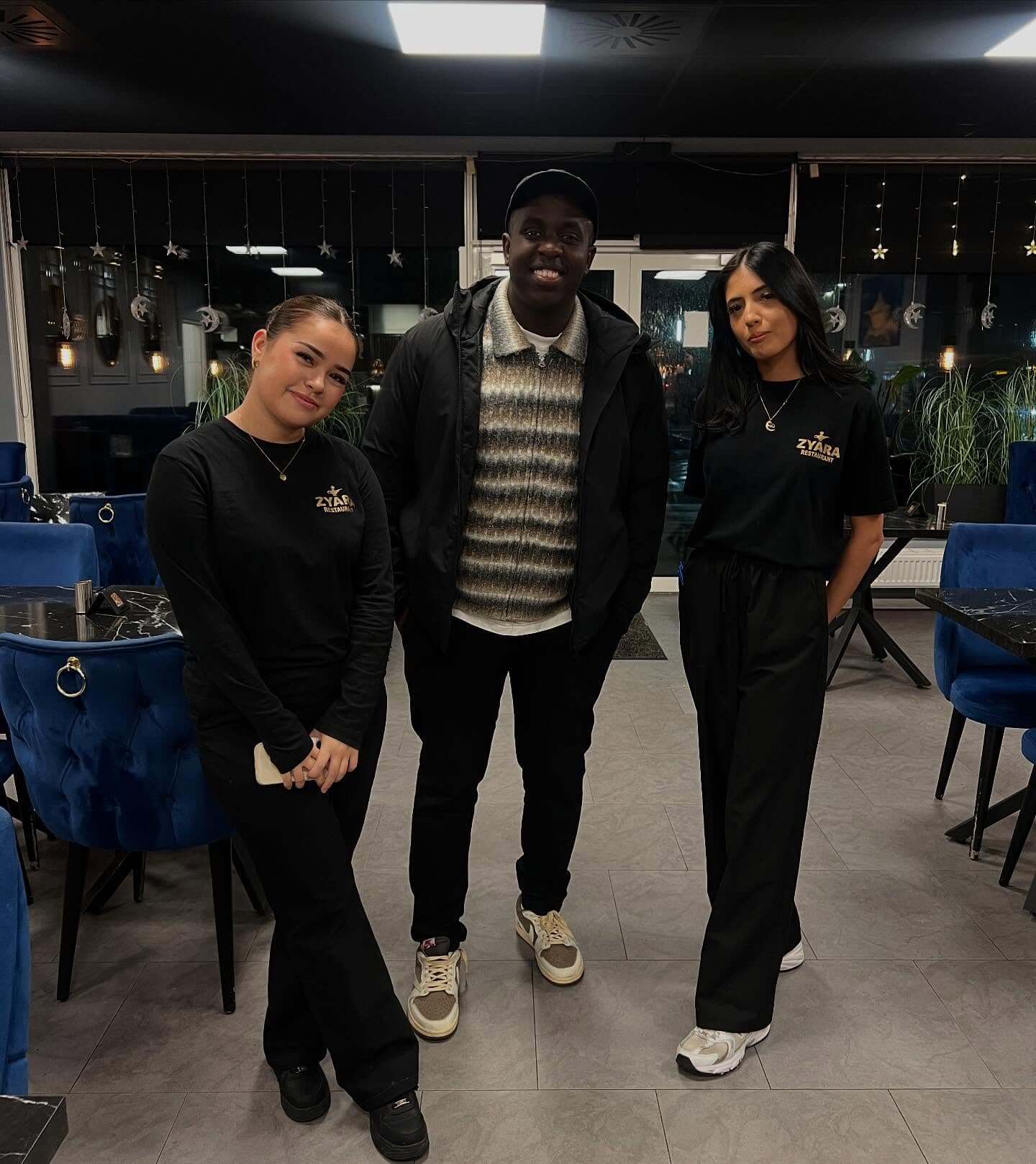 Melvin Kakooza besøger Zyara Restaurant i Brabrand